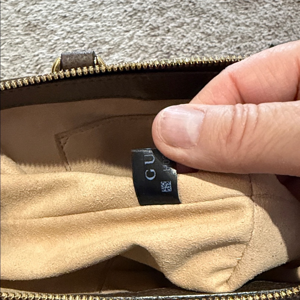 Gucci Beige and Brown Satchel with Green and Red Stripe

No longer available New - Picture 9 of 11